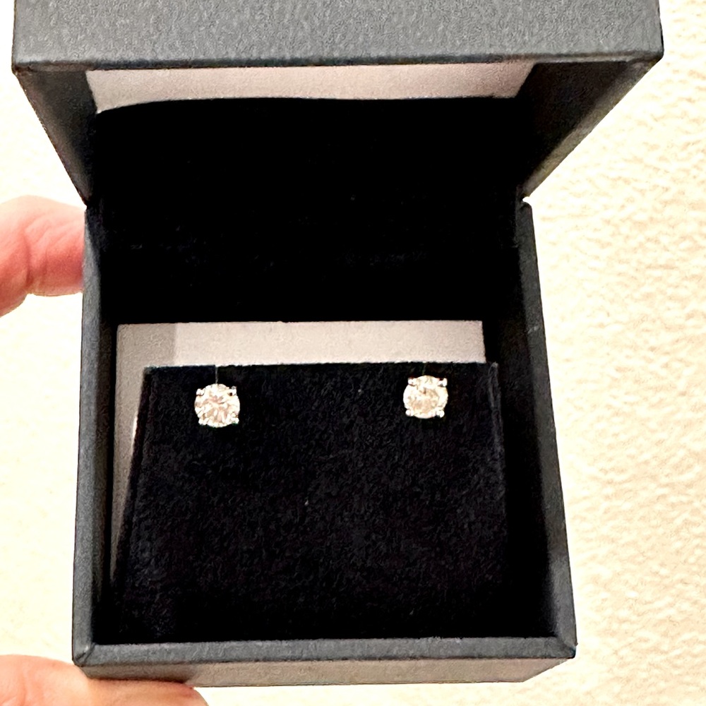 CGL Certified Diamond Earrings. Total net .90 Round Brilliant Excellent F color